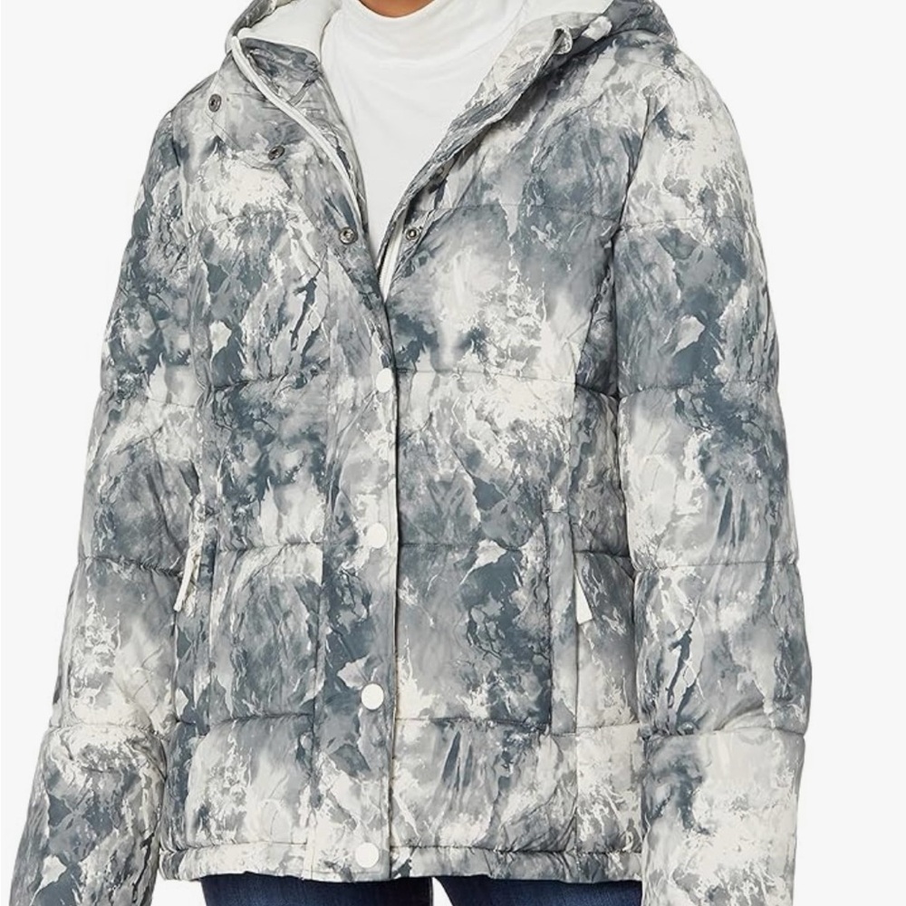 NWT Amazon Essentials Women’s Heavyweight Long-Sleeve Hooded Puffer Coat